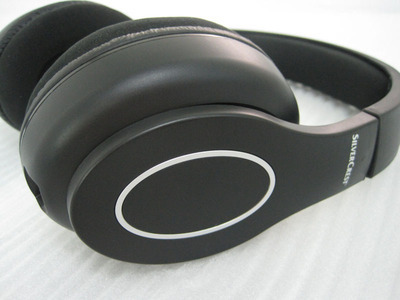 引領(lǐng)無線音頻潮流 禹欣鑫電子出口高檔2.4G全數(shù)字無線耳機(jī)解析